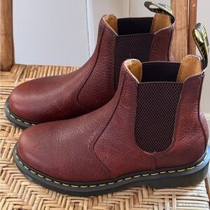 NWOB Dr. Martens 2976
Ambassador Leather Chelsea Boots